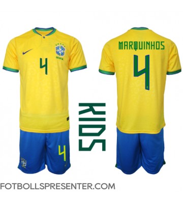 Brasilien Marquinhos #4 Hemmatröja Barn VM 2022 Kortärmad (+ korta byxor)